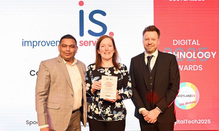 Rajeev Singh and Fiona Gray receive the Digital Tech award